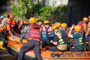 Walikota Medan Rico Waas Sapa Warga di Bantaran Sungai Babura