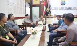 Kakantah ATR/BPN Labuhanbatu Serahkan Sertipikat Elektronik Polres