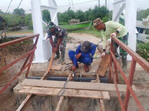 Dandim 0203/Langkat Rehab Jembatan Gantung Perintis Garuda di Desa Dogang