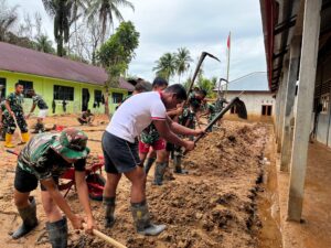 Satgas Gulbencal Laksanakan Pembersihan Ulang SDN 158506 Tukka Akibat Banjir Susulan