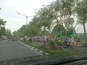 Wah…. Meriahnya Berburu Takjil di Jalan Dr Mansyur