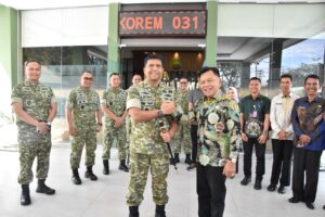 Bupati Kabupaten Kepulauan Meranti H Asmar Silaturahmi dengan Danrem 031/WB Brigjen TNI Dr Agustatius Sitepu