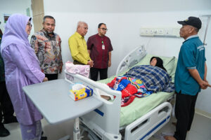 Wagubsu Sambangi Pasien Kanker di RS Haji Medan, Pastikan Pelayanan