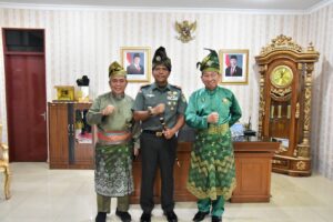 Ketum Majelis Kerapatan Adat LAMR Sambut Kunjungan Danrem 031/WB