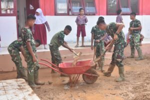 Satgas Gulbencal Bersihkan Lumpur Banjir Susulan