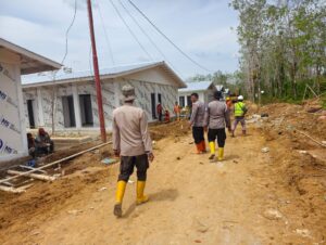Brimob Hadir di Huntara dan Rumah Ibadah Batang Toru