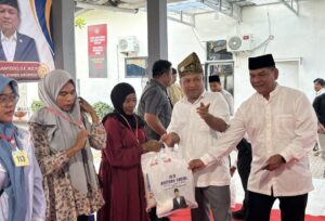 Wakil Ketua Komisi XIII DPR RI Sugiat Santoso Salurkan 50 Paket Sembako di Lapas Labuhan Ruku