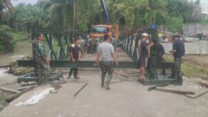 Kodim 0207/Simalungun Rampungkan Jembatan Modular di Huta Marubun II