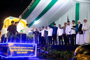 Walikota Rico Waas Lepas Pawai Mobil Hias Malam Takbiran Sambu Idulfitri