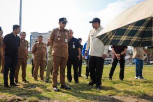 Bobby Nasution Tinjau Lapangan Kebun Bunga, Minta Perawatan Dilakukan Profesional