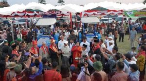 Bupati Karo Serahkan Bantuan Alat Mesin Pertanian
