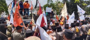 Exco Partai Buruh Unjuk Rasa di Kantor Gubsu, Tuntut Janji Rumah Subsidi dan Hapus Sistem Perbudakan 