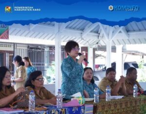 Ketua TP PKK Karo Roswitha Bukit Beri Pembinaan PAAR di Desa Rumah Berastagi