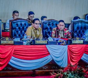 Rico Waas Hadiri Paripurna DPRD, Umumkan Pergantian Wakil Ketua dari PKS