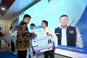 Serahkan Tali Asih Peraih Medali SEA Games, Gubsu Bobby Nasution: Atlet Berprestasi Titik Awal Indonesia Emas 2045