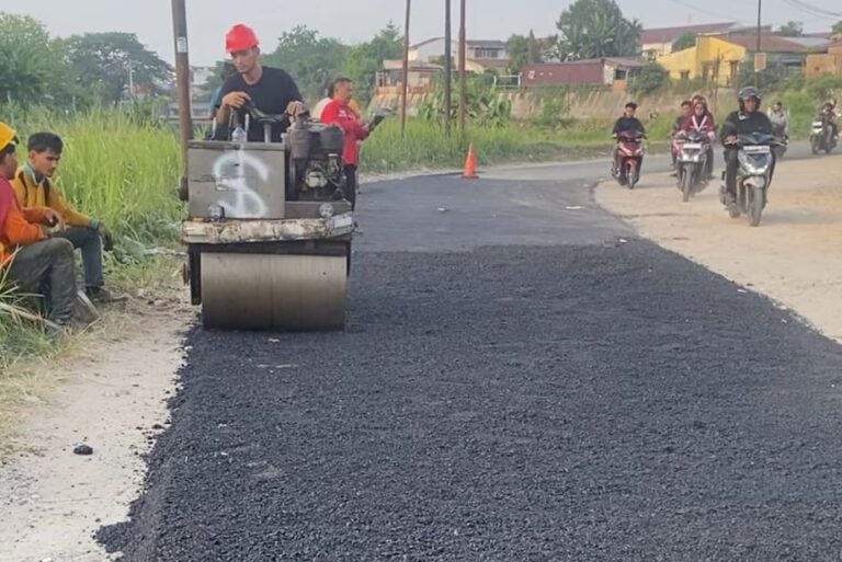 Warga Medan Johor Apresiasi Pengaspalan Jalan Speksi Kanal