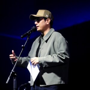 Rico Waas Rayakan Sastra Lewat Musikalisasi Puisi Kopi dan Kepo di Taman Budaya