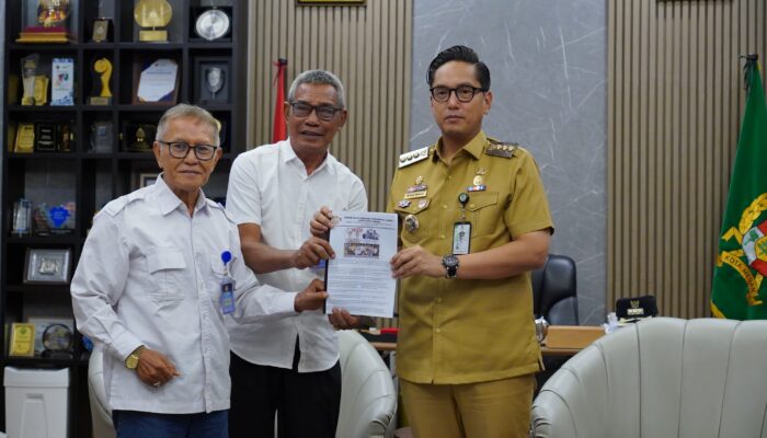 Rico Waas Dorong Purnabakti Lurah Dokumentasikan Pengalaman dalam Buku
