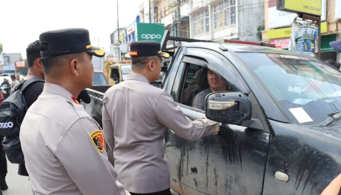 Kapolres Labuhanbatu Turun Tertibkan Antrean BBM di Rantauprapat