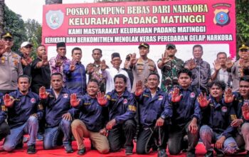 Polres Labuhanbatu Salurkan Bansos di Posko Kampung Bebas Narkoba