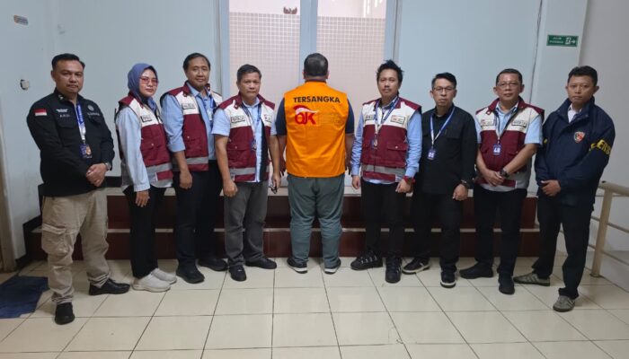 OJK Serahkan Tersangka dan Barang Bukti Kasus PT Asuransi Jiwa Prolife ke Kejari Jakarta Selatan