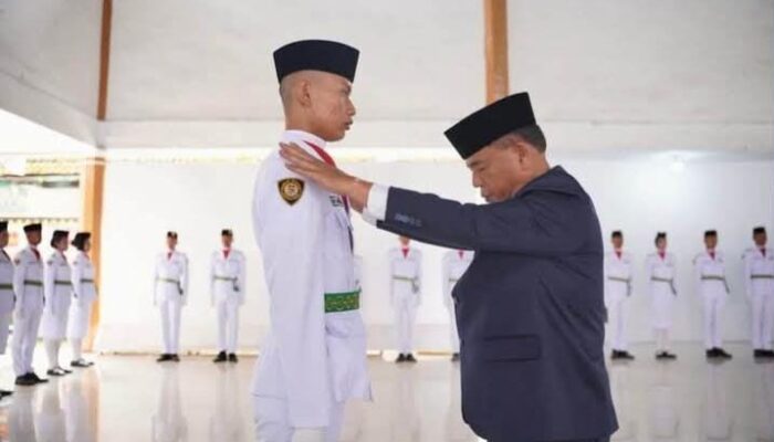 Bupati Antonius Ginting Kukuhkan Paskibraka Kabupaten Karo untuk Pengibaran Bendera HUT Kemerdekan RI ke-81