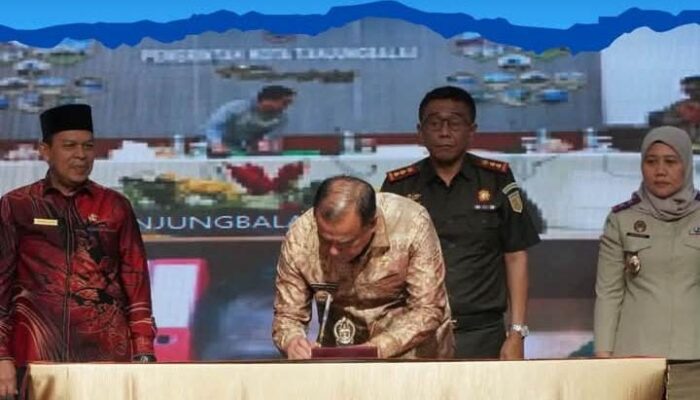 Bupati Antonius Ginting Teken MoU Percepatan Pendaftaran Tanah Wakaf