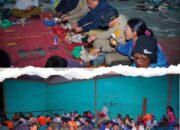 Bupati dan Wakil Bupati Karo Bersama Forkopimda Makan Malam Bersama Pengungsi Sinabung