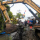 Rico Waas Bersama Warga di Marelan, Gotong Royon Benahi Drainaseg