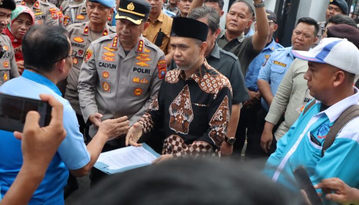 Ratusan Buruh Demo di DPRD Sumut, Tuntut  Hak