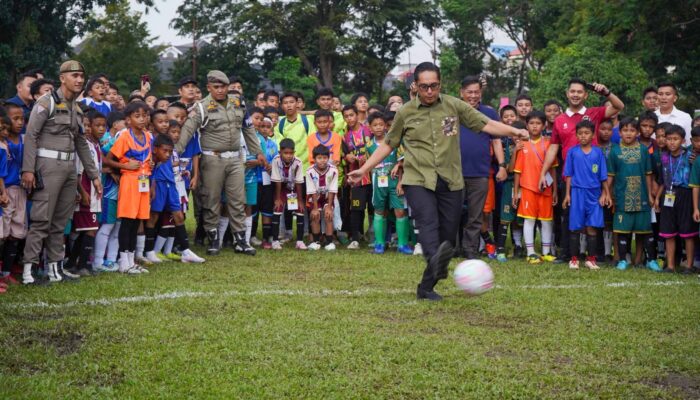 760 Atlet Ikuti Kejuaraan Sepak Bola Pelajar Antarkecamatan Piala Walikota Medan 