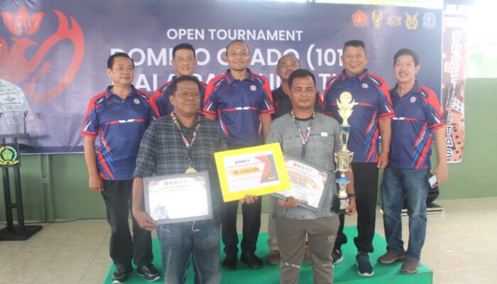 Serka Hotdoni Abdianto Sijabat dan Sertu Herman Melayu Juara Pertama Turnamen Domino ORADO Piala Panglima TNI