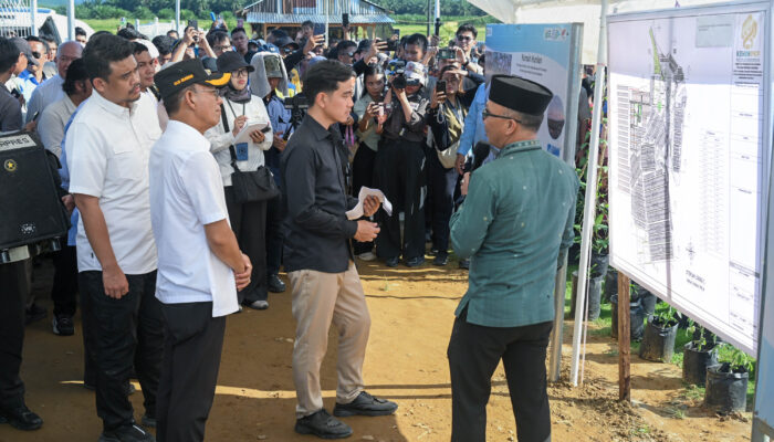 Kunjungi Huntara Tapsel, Wapres Gibran dan Gubernur Bobby Pastikan Huntap Segera Dibangun