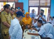Bersama Mendikdasmen, Rico Waas Tinjau SMPN 16, Meubelair Rusak Diganti Tahun Ini