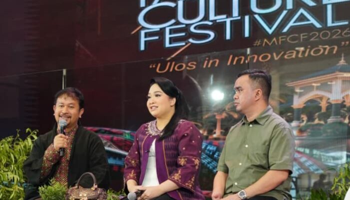 Airin Dorong Inovasi Ulos Tembus Pasar Fesyen Modern