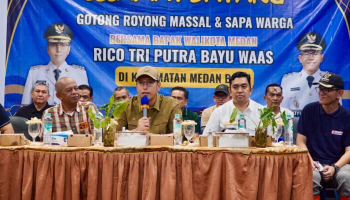 Rico Waas Sapa Warga Medan Baru dengan Gotong Royong
