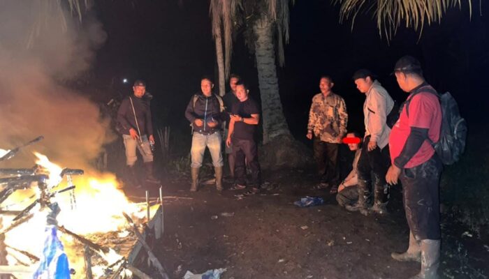 Gerebek Lapak Narkoba di Labura, Polsek Kualuh Leidong Bakar Gubuk dan Tangkap Pengedar Sabu