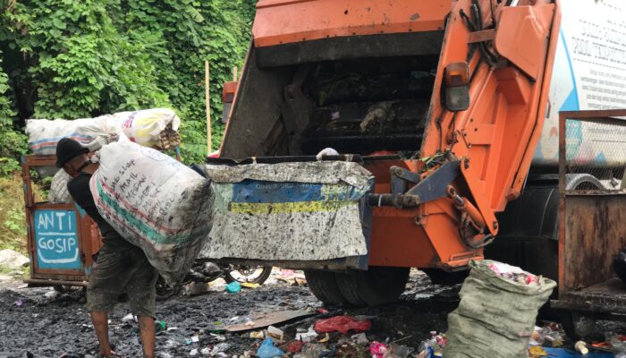 Atasi Sampah Menumpuk, Rico Waas Siapkan 26 Truk dan 151 Becak Motor Pengangkut Sampah