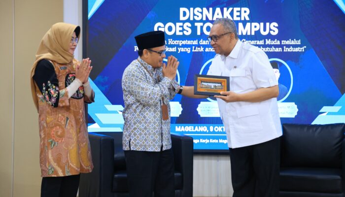 Wamenaker Minta Mahasiswa Bangun Kompetensi, Tak Sekadar Kejar IPK